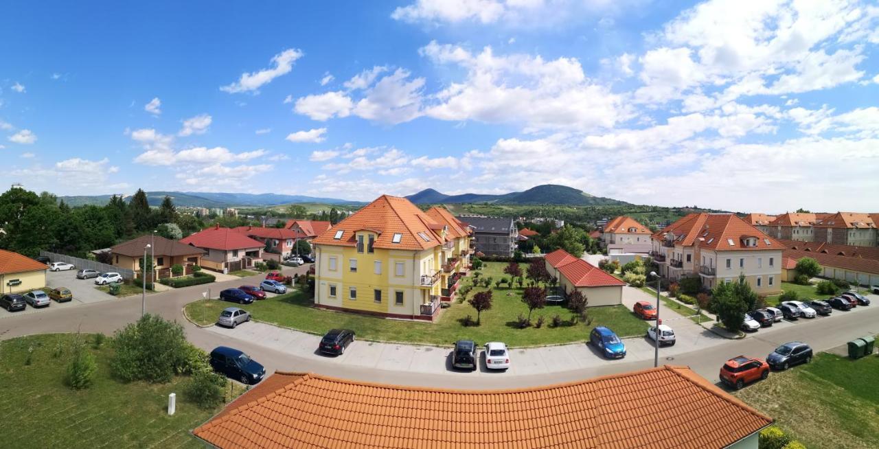 Orsika Hilltop Apartman Eger Eksteriør bilde