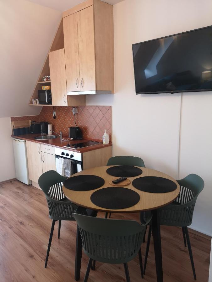 Orsika Hilltop Apartman Eger Eksteriør bilde