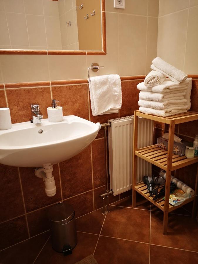 Orsika Hilltop Apartman Eger Eksteriør bilde